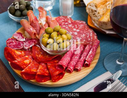 Spanisches Fleisch Antipasto Platte Stockfoto