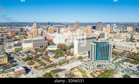 San Antonio, Texas – 30. Dezember 2025: Aus der Vogelperspektive die Innenstadt von San Antonio Texas Stockfoto
