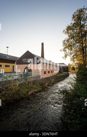 Entlang des Brunnbach am Themenweg „die Mühlen am Brunnbach“ in Thalgau im Salzburger Flachgau, Salzburg, Österreich am 20.09.2023. // entlang des Brunnbachs auf dem Themenweg „die Mühlen am Brunnbach“ in Thalgau im Salzburger Flachgau, Salzburg, Österreich am 20. September 2023. - 20230920 PD29786 Stockfoto