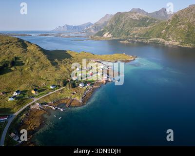 Luftaufnahme der Küstenlandschaft des Nordatlantiks, Fredvang, Lofoten, Norwegen, Europa Stockfoto