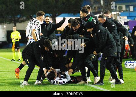 Giovanni Corradini, Enrico Oviszach und Simone D'Uffizi von Ascoli Calcio feiern das Tor 0-1 während des Spiels der Serie C zwischen Pineto Calcio und Ascoli Calcio 1898 FC im Mimmo Pavone und Alessandro Mariani Stadium, Pineto (TE), Italien, 8. Februar, 2026. © Foto: Cinzia Camela. Stockfoto