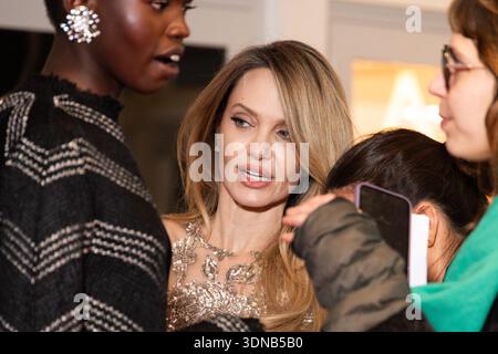Paris, Frankreich. Februar 2026. Angelina Jolie nimmt am 9. Februar 2026 an der Pariser Filmpremiere „Couture“ im Pathe Palace Teil. Foto: Nasser Berzane/ABACAPRESS.COM Credit: Abaca Press/Alamy Live News Stockfoto