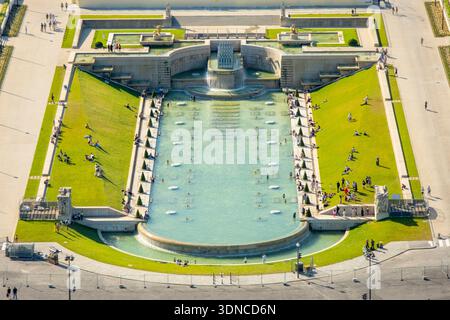 Frankreich, Paris, allgemeiner Blick vom 2. Stock des Eiffelturms, die Trocadero-Gärten wurden 2025 renoviert Stockfoto