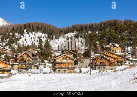 Frankreich, Alpes Maritimes, Auron, Wintersportort (alt: 1600 m) im Hinterland von Nizza am Tor zum Nationalpark Mercantour Stockfoto