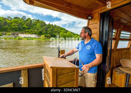 Frankreich, Loire Atlantique, Le Cellier, Cale de Beau rivage, Détours en Loire, Giovanni Marino bietet Ausflüge auf dem Fluss an Bord traditioneller Boote, die dieser Liebhaber in seinen Werkstätten baut Stockfoto