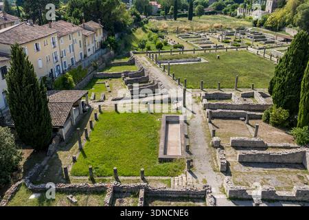 Frankreich, Vaucluse, Vaison la Romaine, Villasse archäologische Stätte im Herzen der Stadt (aus der Vogelperspektive) Stockfoto