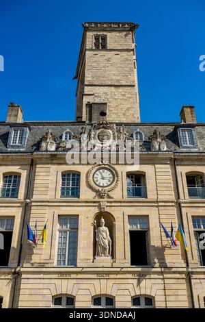 Frankreich, Cote d'Or, Dijon, von der UNESCO zum Weltkulturerbe erklärt, Palast der Herzöge von Burgund auf dem Place de la Libération, gekrönt vom Turm Philippe Le Bon Stockfoto