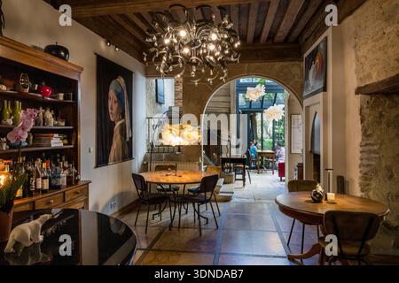 Frankreich, Cote d'Or, Dijon, von der UNESCO zum Weltkulturerbe erklärt, Le Chat qui Pense Restaurant im ehemaligen Hotel Monge aus dem 17. Jahrhundert Stockfoto