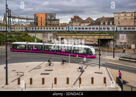 Frankreich, Cote d'Or, Dijon, von der UNESCO zum Weltkulturerbe erklärt, vor der Internationalen Stadt für Gastronomie und Wein des Architekten Anthony Béchu, der Rue Monge End Stockfoto