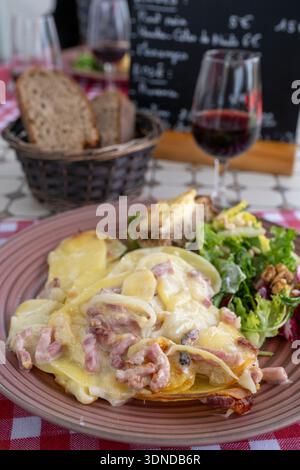 Frankreich, Cote d'Or, Epoisses, Epoisses tartiflette Stockfoto