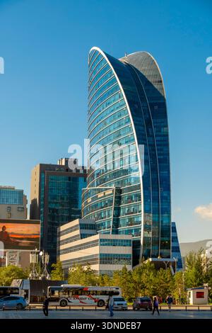 Mongolei, Ulan Bator, Stadtzentrum, Gebäude und Blue Sky Tower Stockfoto