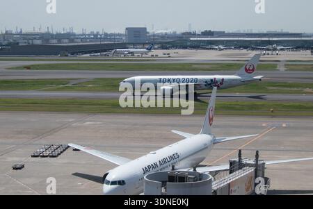 Japan Airlines (JAL) Flugzeuge am Flughafen Haneda International Stockfoto