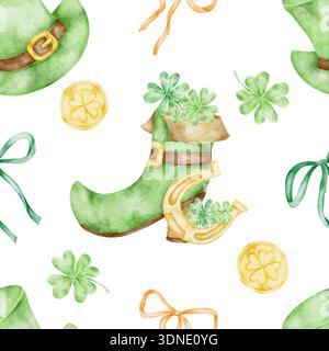 Grüne Leprechaun-Stiefel, Shamrocks und gelbe Münzakzente als nahtloses Clipart-Muster gemalt, handgezeichnet für St. Patricks Day Merchandise einschließlich Textilien, Einladungen, Schreibwaren, Party Stockfoto
