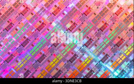 Silizium-Wafer mit Mikrochips, die in der Elektronik für die Herstellung von integrierten Schaltungen verwendet werden Stockfoto