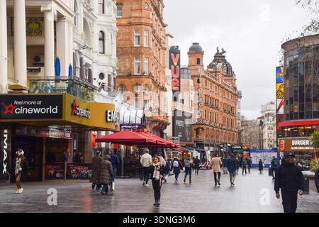 London, Großbritannien. 10. Februar 2026: Tagesansicht am Leicester Square mit Spaziergängen. Quelle: Vuk Valcic/Alamy Stockfoto