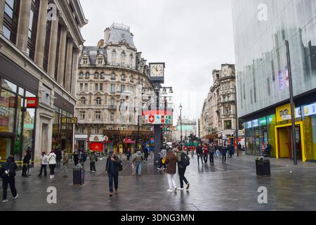 London, Großbritannien. 10. Februar 2026: Tagesansicht am Leicester Square mit Spaziergängen. Quelle: Vuk Valcic/Alamy Stockfoto