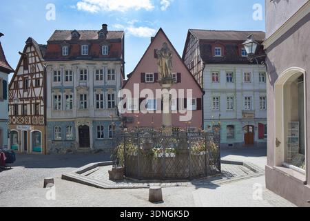 Deutschland, Bayern, Bad Windsheim - 22. August 2025: Der schöne Brunnen ist eines der bedeutendsten historischen Wahrzeichen der Stadt. Stockfoto