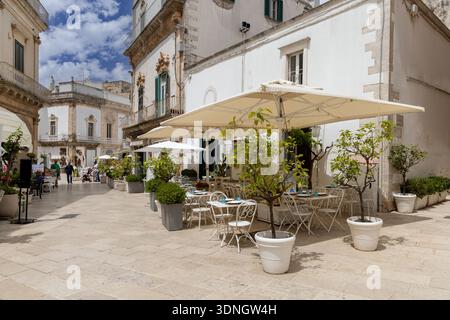 Martina Franca, Italien, Apulien - 20. Mai 2024: Blick vom Platz Maria Immacolata (Piazza Maria Immacolata) zum Corso Vittorio Emanuele Stockfoto