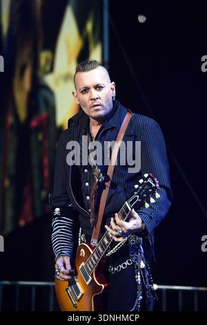 Johnny Depp tritt am 19. Juni 2018 mit Hollywood-Vampiren im SSE Hydro in Glasgow auf. während der Europatournee der Band. Stockfoto