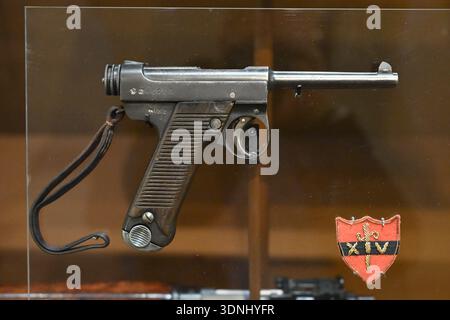Japanischer Taisho 8, Pistole von Major Michael Clarke, 1944 und Formationsabzeichen der 14. Armee - National Army Museum - London Stockfoto
