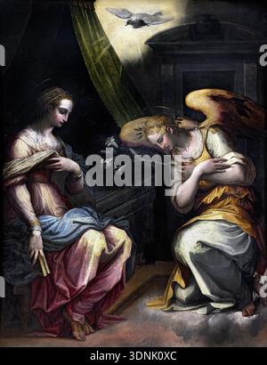 Die Verkündigung, ein italienisches Manieristen-Ölgemälde aus dem 16. Jahrhundert von Giorgio Vasari in der Dauerausstellung des Louvre-Museums in Paris. Verkündigung von Giorgio Vasari 1568/1571 Italien, Italienisch, Frankreich, Louvre, Paris. (Die Verkündigung stellt die biblische Geschichte dar, in der der Erzengel Gabriel der Jungfrau Maria mitteilt, dass sie auserwählt wurde, die Mutter Jesu zu sein, Geburt Christi,) Stockfoto