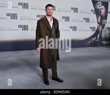 Los Angeles, Usa. Februar 2026. Chris Hemsworth nimmt am Dienstag, den 10. Februar 2026, an der Uraufführung des Krimi-Thrillers „Crime 101“ der Amazon MGM Studios im United Theater am Broadway in Los Angeles Teil. Story: Ein schwer fassbarer Dieb, der seinen Endstand beobachtet, trifft an ihrem eigenen Scheideweg auf einen desillusionierten Versicherungsmakler. Während sich ihre Wege verflechten, verfolgt ein unerbittlicher Detective sie in der Hoffnung, den von ihnen geplanten millionenschweren Raub zu verhindern. Foto: Jim Ruymen/UPI Credit: UPI/Alamy Live News Stockfoto