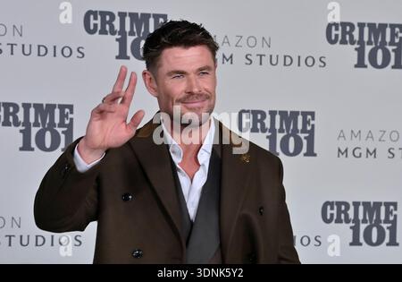 Los Angeles, Usa. Februar 2026. Chris Hemsworth nimmt am Dienstag, den 10. Februar 2026, an der Uraufführung des Krimi-Thrillers „Crime 101“ der Amazon MGM Studios im United Theater am Broadway in Los Angeles Teil. Story: Ein schwer fassbarer Dieb, der seinen Endstand beobachtet, trifft an ihrem eigenen Scheideweg auf einen desillusionierten Versicherungsmakler. Während sich ihre Wege verflechten, verfolgt ein unerbittlicher Detective sie in der Hoffnung, den von ihnen geplanten millionenschweren Raub zu verhindern. Foto: Jim Ruymen/UPI Credit: UPI/Alamy Live News Stockfoto