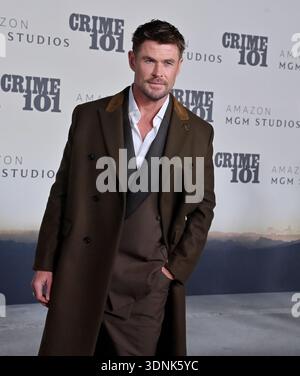 Los Angeles, Usa. Februar 2026. Chris Hemsworth nimmt am Dienstag, den 10. Februar 2026, an der Uraufführung des Krimi-Thrillers „Crime 101“ der Amazon MGM Studios im United Theater am Broadway in Los Angeles Teil. Story: Ein schwer fassbarer Dieb, der seinen Endstand beobachtet, trifft an ihrem eigenen Scheideweg auf einen desillusionierten Versicherungsmakler. Während sich ihre Wege verflechten, verfolgt ein unerbittlicher Detective sie in der Hoffnung, den von ihnen geplanten millionenschweren Raub zu verhindern. Foto: Jim Ruymen/UPI Credit: UPI/Alamy Live News Stockfoto