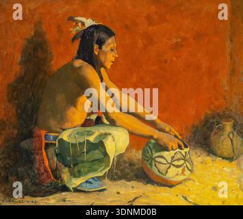 Dieses fesselnde Gemälde „The Pottery Connoisseur“ von Eanger Irving Couse, um 1930, zeigt einen Indianer, der ein dekoriertes Keramikgefäß intensiv untersucht. Die Komposition ist in warmes, goldenes Licht getaucht und unterstreicht die reichhaltigen Texturen und lebhaften Farben des Südwestens und der traditionellen Handwerkskunst. Stockfoto