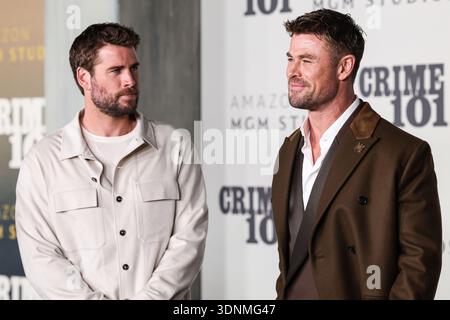 Los Angeles, Usa. Februar 2026. LOS ANGELES, KALIFORNIEN, USA – 10. FEBRUAR: Liam Hemsworth und Bruder Chris Hemsworth kommen am 10. Februar 2026 zur Weltpremiere von „Crime 101“ der Amazon MGM Studios, die am United Theater am Broadway im STILE Downtown Los Angeles von Kasa in Los Angeles, Kalifornien, USA stattfindet. (Foto: Xavier Collin/Image Press Agency) Credit: Image Press Agency/Alamy Live News Stockfoto