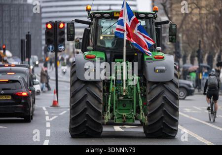 London, Großbritannien. Februar 2026. Farmers Tractor Protest in Whitehall London UK Credit: Ian Davidson/Alamy Live News Stockfoto
