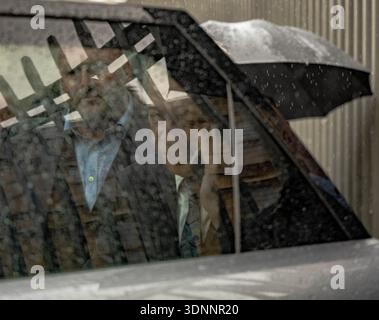 London, Großbritannien. Februar 2025. Nigel Farage, Abgeordneter von Reform UK, verlässt das parlament nach den PMQ's London UK Credit: Ian Davidson/Alamy Live News Stockfoto