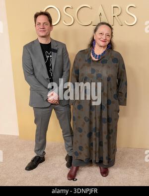 10. Februar 2026, Beverly Hills, Kalifornien, USA: RON DYENS und FLORENCE MIAILHE nehmen am 98. Oscars-Nominierten Luncheon teil. (Credit Image: © Billy Bennight/ZUMA Press Wire) NUR REDAKTIONELLE VERWENDUNG! Nicht für kommerzielle ZWECKE! Stockfoto