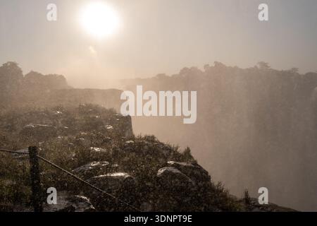 Nahaufnahme der Victoriafälle an der Grenze zu Simbabwe und Sambia. Stockfoto