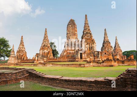 Ruinen des alten Klostentempels Wat Chaiwatthanaram, Ayutthaya Historical Park, Ayutthaya, UNESCO-Weltkulturerbe, Thailand, Asien Stockfoto