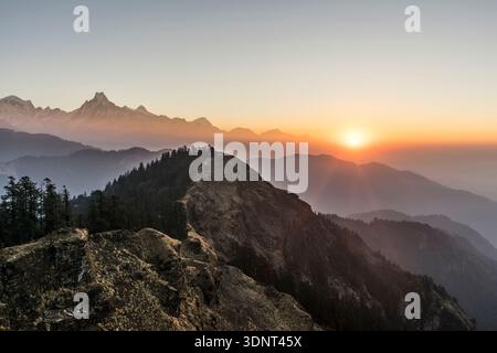Sonnenaufgang in Mohare Danda mit Blick auf Machapuchare, Annapurna-Massiv, Myagdi District, Nepal Stockfoto