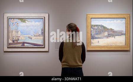 Die Courtauld Gallery, London, Großbritannien. Februar 2026. Seurat and the Sea (13. Februar bis 17. Mai) ist die erste Ausstellung, die den Meereslandschaften des Pointillisten Georges Seurat gewidmet ist. Durch das wiederkehrende Motiv des Meeres, das zum ersten Mal eine große Gruppe von 26 Gemälden, Ölskizzen und Zeichnungen vereint, die auf fünf Sommerreisen an die Nordküste Frankreichs zwischen 1885 und 1890 entstanden sind. Zu den Höhepunkten gehören: (Links) Georges Seurat (1859-1891), Port-en-Bessin, A Sunday, 1888. Kröller-Müller Museum, Otterlo; (rechts) Port-en Bessin, 1888. Das Minneapolis Institute of Art Kredit: Malcolm Park/Alamy Li Stockfoto