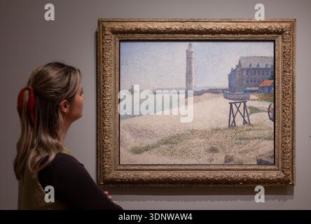 Die Courtauld Gallery, London, Großbritannien. Februar 2026. Seurat and the Sea (13. Februar bis 17. Mai) ist die erste Ausstellung, die den Meereslandschaften des Pointillisten Georges Seurat gewidmet ist. Durch das wiederkehrende Motiv des Meeres, das zum ersten Mal eine große Gruppe von 26 Gemälden, Ölskizzen und Zeichnungen vereint, die auf fünf Sommerreisen an die Nordküste Frankreichs zwischen 1885 und 1890 entstanden sind. Zu den Höhepunkten gehören: Georges Seurat (1859-1891), der Leuchtturm von Honfleur, 1886. National Gallery of Art, Washington, DC Credit: Malcolm Park/Alamy Live News Stockfoto