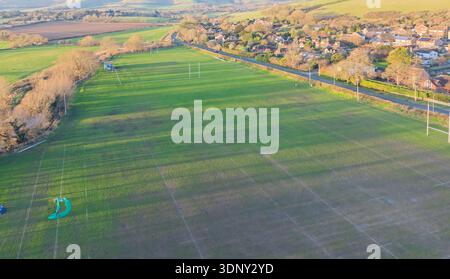 Aus der Vogelperspektive des Rugby Clubs lewes mit Blick auf die Südtiefen im Osten von sussex Stockfoto