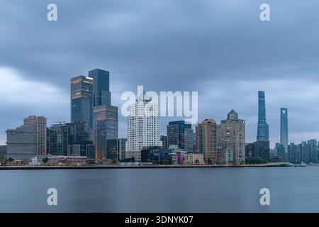 Sonnenuntergang über der Nanpu-Brücke Stockfoto