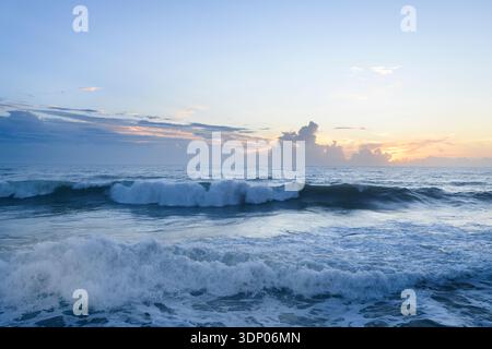 Sonnenaufgang am Atlantischen Ozean Stockfoto
