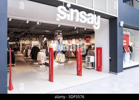 Samara, Russland - 2. März 2023: Kette Sinsay Store im Einkaufszentrum Stockfoto
