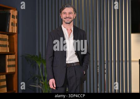 News - Photocall Rai Guerrieri la regola dell Equilibro Michele Venitucci während Guerrieri la regola dell equilibrio Photocall. Rai Fiction, Rom Italien, 12. Februar 2026 Mattia Vian Rome Rai Studios via Alessandro Severo Italien Copyright: XMattiaxVianx/xLiveMediax LPN 2288221 Stockfoto