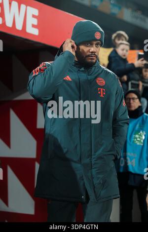 Fußball, Bundesliga, 1. FC Köln - FC Bayern München, Vincent Kompany (Cheftrainer - FC Bayern München) tritt ins Stadion ein Stockfoto