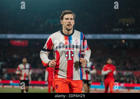 Fußball, Bundesliga, 1. FC Köln - FC Bayern München, Leon Goretzka (#8 - FC Bayern München) Aufwärmphase vor dem Spiel Stockfoto