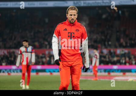 Fußball, Bundesliga, 1. FC Köln - FC Bayern München, Harry Kane (#9 - FC Bayern München) Aufwärmphase vor dem Spiel Stockfoto