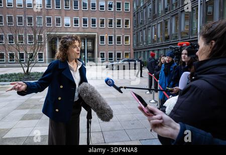 DEN HAAG - Sophie Hermans, scheidende Ministerin für Klima und grünes Wachstum, kommt bei der allerletzten Kabinettssitzung des Kabinetts Schoof an. ANP BART MAAT niederlande Out - belgien Out Stockfoto