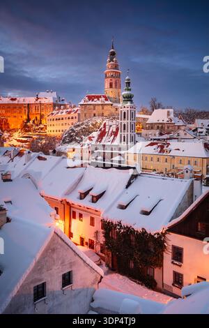 Cesky Krumlov, Tschechische Republik. Luftbild von Cesky Krumlov, Tschechien bei schönem Winteruntergang. Stockfoto