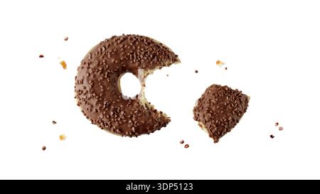 Dunkle Schokolade glasierter Donut mit Creme gefüllt und Krümel fliegen isoliert auf weißem Hintergrund. Gebissener süßer Donut auf weißem Hintergrund. Stockfoto