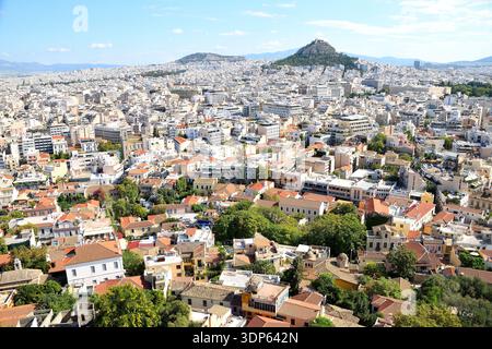 Panoramablick über die Stadt Athen vom Akropolis-Hügel, Griechenland Stockfoto